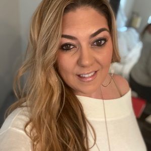 Meet your Posher, Carrie